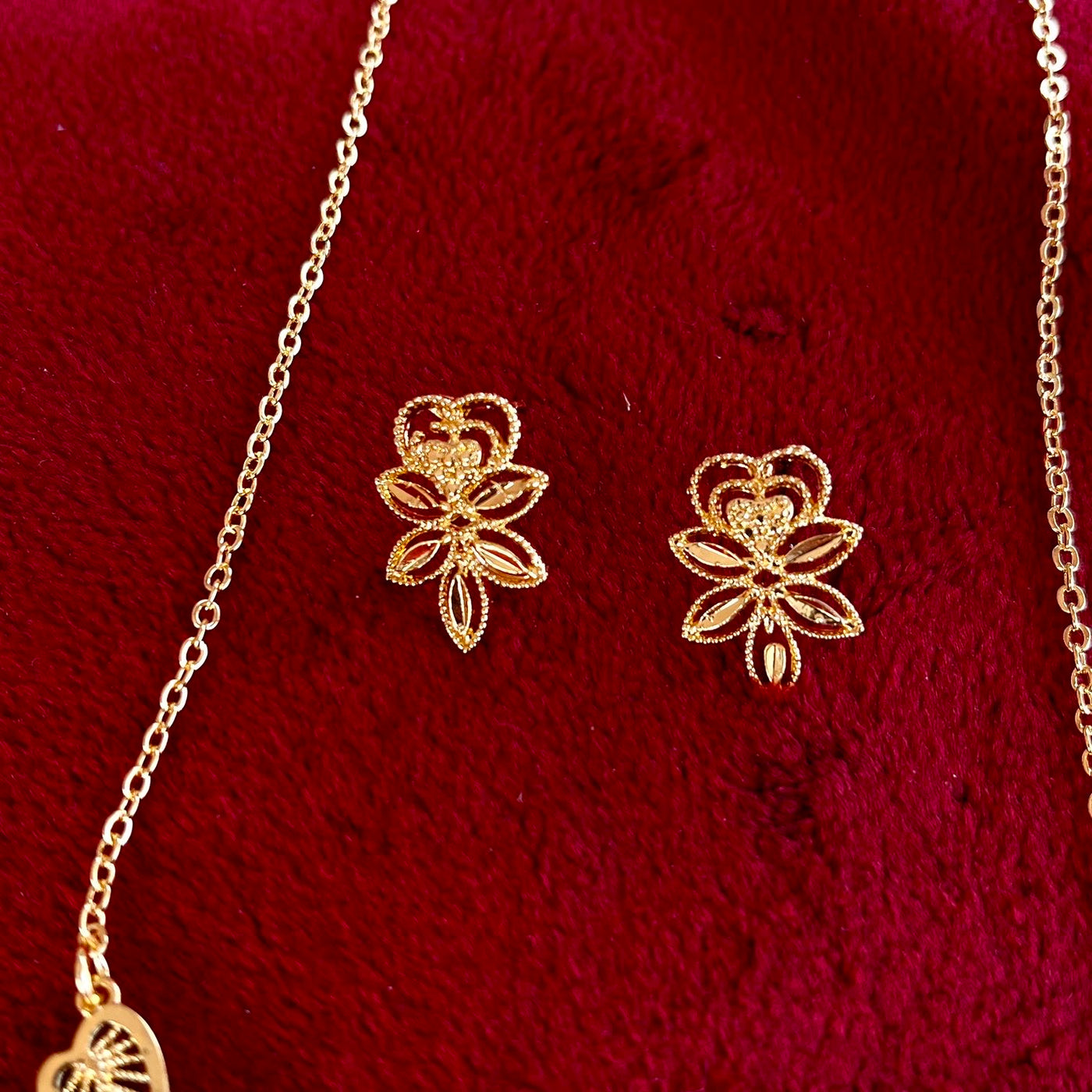 Floral Filigree Heart Set with Earrings