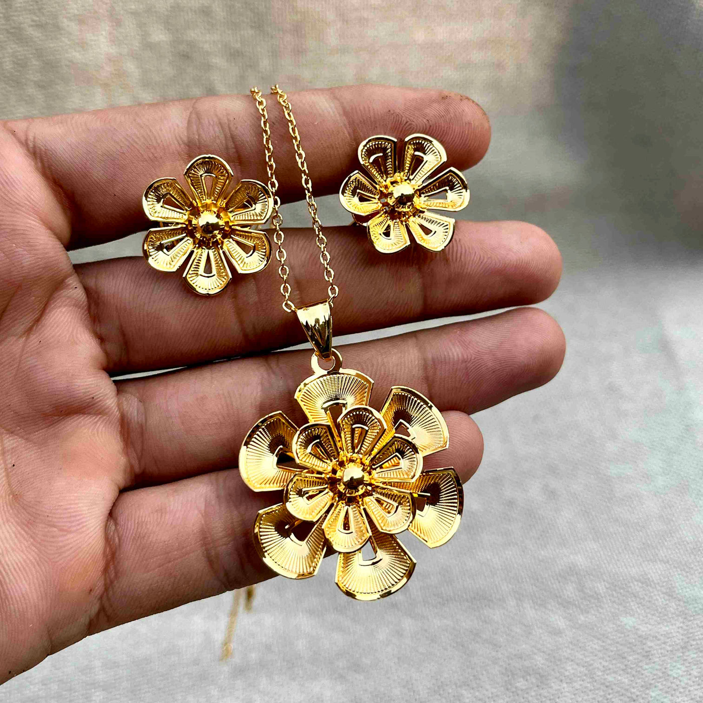 Gold-Plated Flower Pendant with Earrings