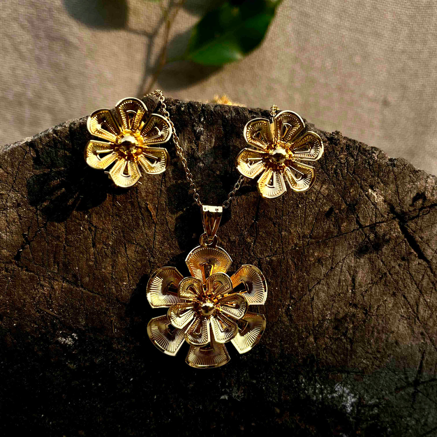 Gold-Plated Flower Pendant with Earrings