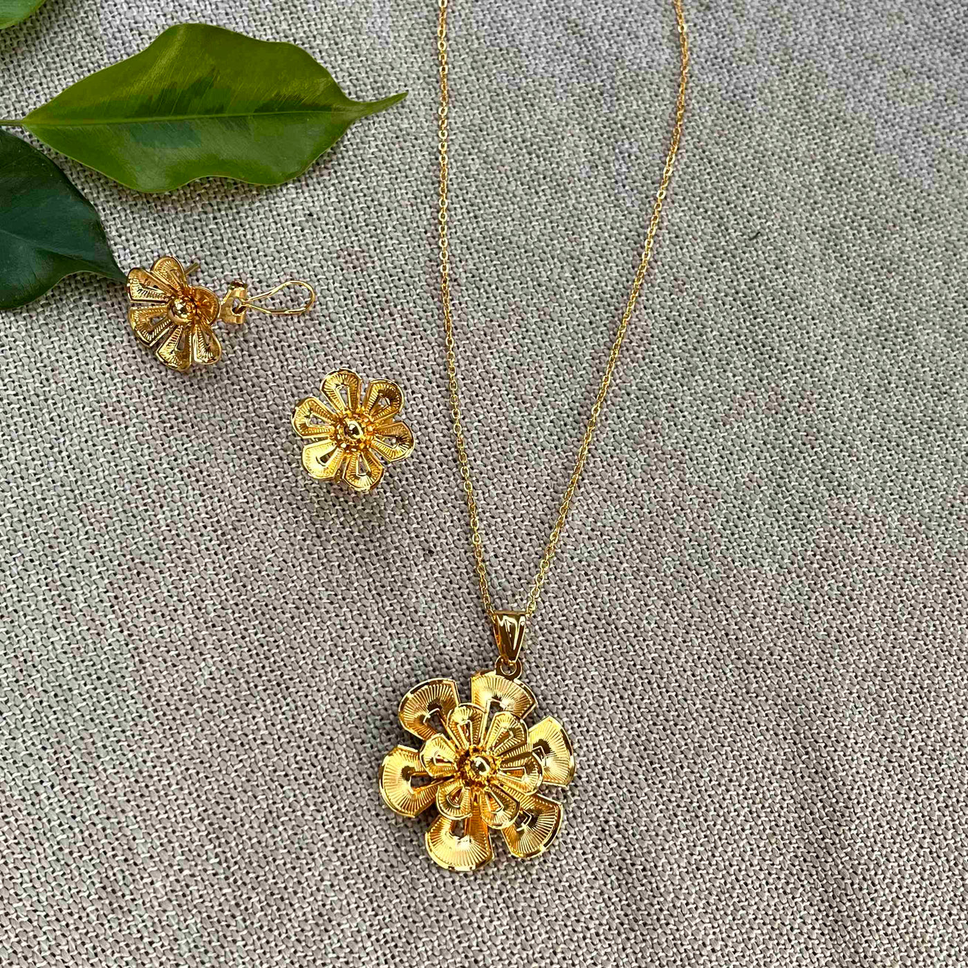 Gold-Plated Flower Pendant with Earrings